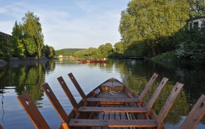 Stocherkahn fahren in den Morgenstunden