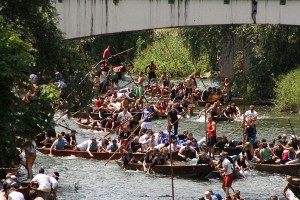 Start des Stocherkahnrennens 2014